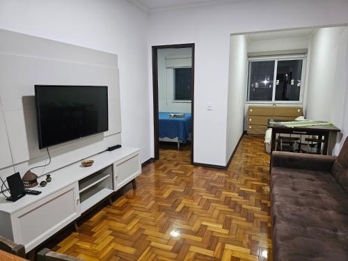 TV a/nebo společenská místnost v ubytování Apartamento aconchegante!