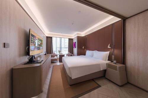 Postel nebo postele na pokoji v ubytování Crystal Orange Hotel - Shenzhen Nanshan Xinhaofang Branch
