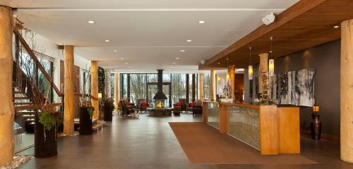a lobby of a hotel with a staircase and a lobby at Hôtel-Musée Premières Nations in Wendake
