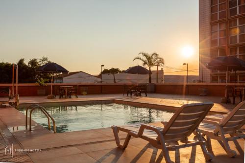 O pôr ou nascer do sol visto do hotel ou dos arredores