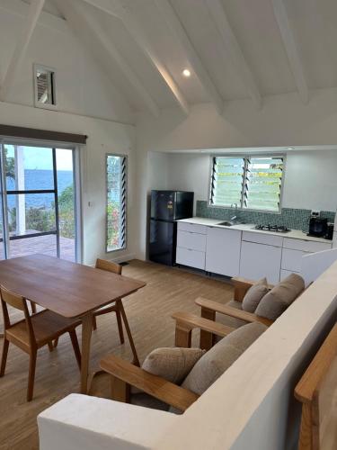 Kuchyň nebo kuchyňský kout v ubytování Vila Del Mare Beachfront Villas