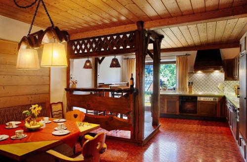 a kitchen with a table and a dining room at Ferienunterkünfe Beim Posthalter in Oberammergau