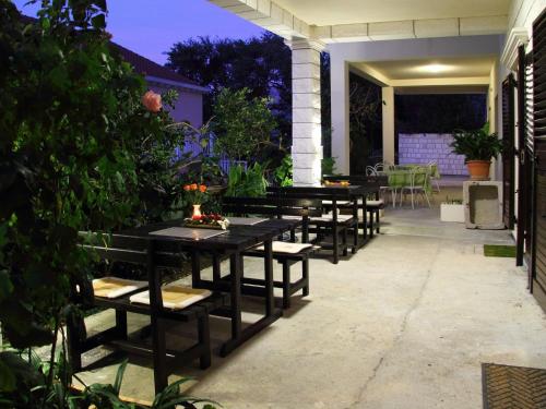 Apartments Magda- Comfort Studio Apartment with Patio and Garden View Apartman 1
