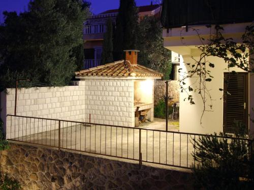 Apartments Magda- Comfort Studio Apartment with Patio and Garden View Apartman 1