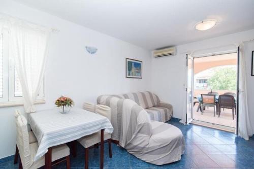 Apartments Batinic - One Bedroom Apartment with Terrace ST