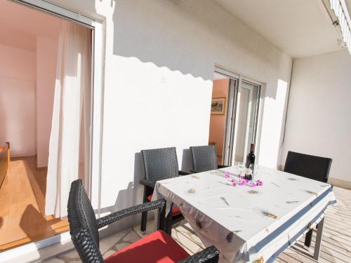 Apartments Masteli - Three Bedroom Apartment with Terrace and Sea View