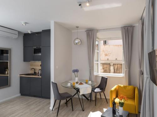 Apartments Urbis - Studio Apartment with City View Zasebni