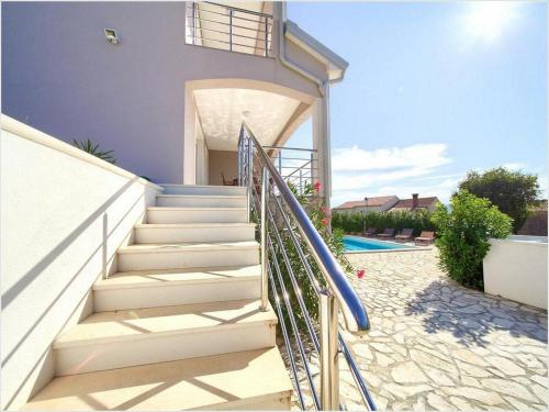 Villa Isabella - Four Bedroom Villa with Swimming Pool