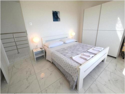 Villa Isabella - Four Bedroom Villa with Swimming Pool