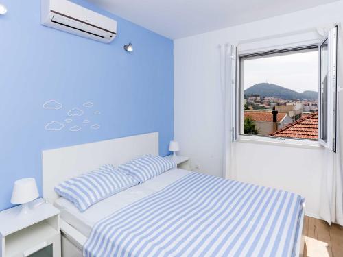 Apartments Villa Karmen - Two-Bedroom Apartment with Balcony and Sea View Lu i
