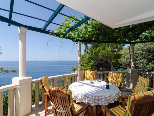 Apartments Plavac Mali- Three Bedroom Apartment with Terrace and Sea View