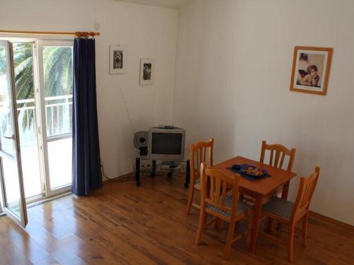 Apartments Lozica - Studio Apartment with Terrace and Sea View