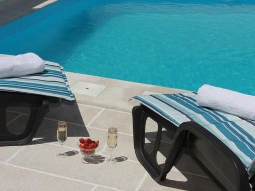 Galeriebild der Unterkunft Holiday House Pine Tree - Three Bedroom Holiday Home with Pool in Nerežišće