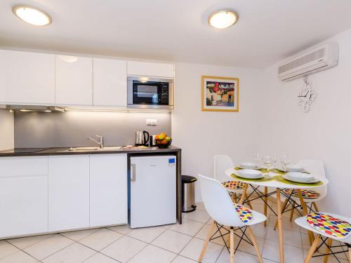 Apartment Domix - Two Bedroom Apartment