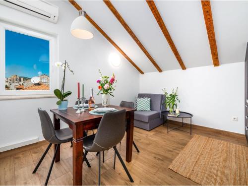 Apartments Terra - One Bedroom Apartment with Balcony and Garden View MALI