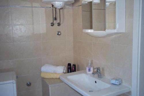Apartment Sunshine - Two Bedroom Apartment with Sea View