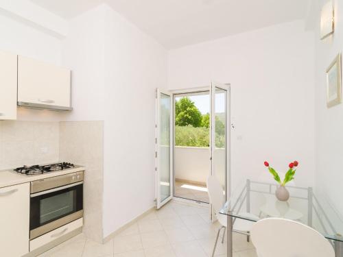 Apartments & Rooms Bari i - Studio Apartment with Balcony and Garden View Second Floor -APT 13