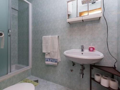 Apartments Kisic - Two-Bedroom Apartment with Terrace prizemlje