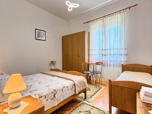 Apartment Lucija - Three Bedroom Apartment with Balcony