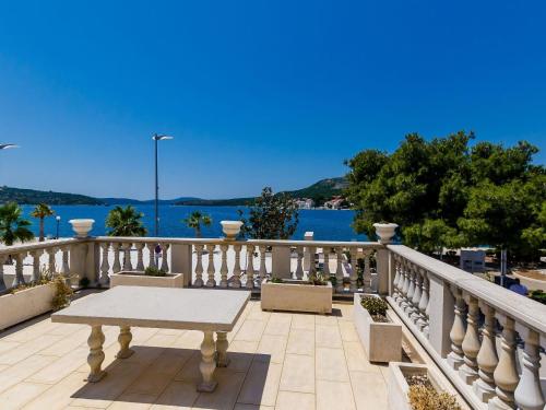 Villa Ro-Ma - Three Bedroom Villa with Terrace and Sea View