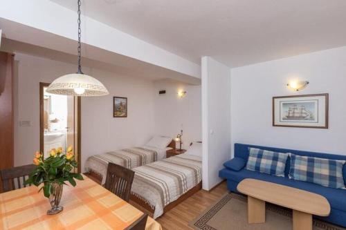 Apartments Milanovi - Premium Studio Apartment with Terrace and Garden View