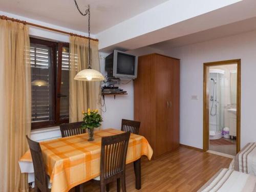 Apartments Milanovi - Premium Studio Apartment with Terrace and Garden View
