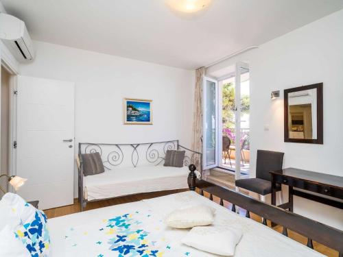 Apartment Villa Palma- Two Bedroom Apartment with Terrace and Sea View Apartman 4