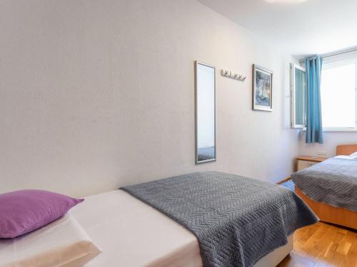 Apartment Zara - Two Bedroom Apartment with Balcony - ST