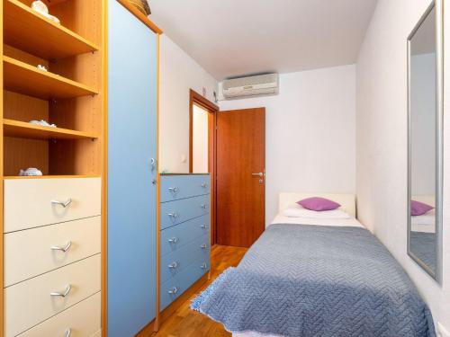 Apartment Zara - Two Bedroom Apartment with Balcony - ST