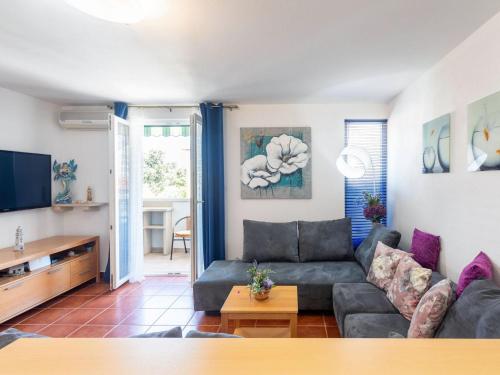 Apartment Zara - Two Bedroom Apartment with Balcony - ST