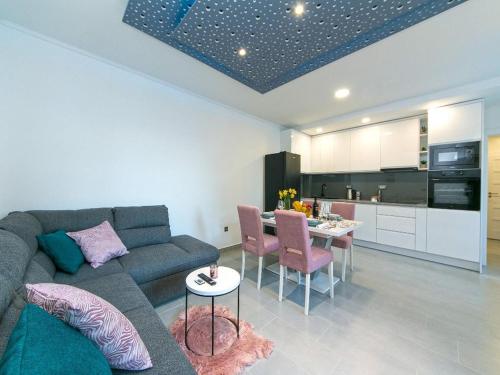 Apartment Papilio - Two Bedroom Apartment with Terrace