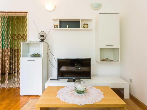 Apartments Sany - One Bedroom Apartment with Balcony and Sea View