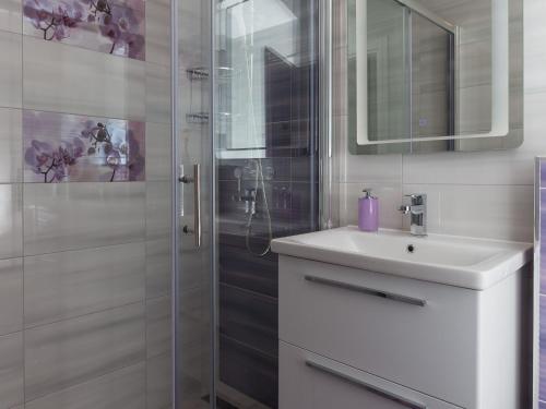 Apartment South Side - Studio Apartment with City View