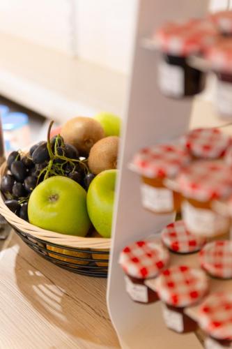 a basket of fruit and a basket of food at Hôtel Restaurant Du Château in Josselin