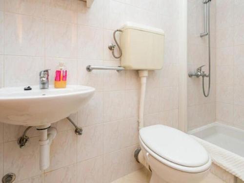 Guest House Fontana - Two Bedroom Apartment with Terrace and Sea View