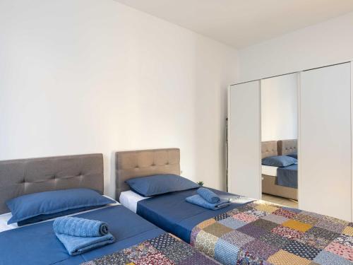 Apartment Why Not - Two Bedroom Apartment with Balcony