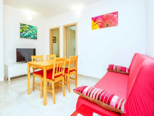 Holiday Home Marinela - Four Bedroom Holiday Home with Swimming Pool