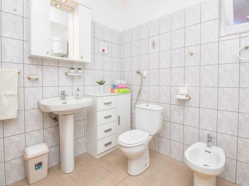Holiday Home Marinela - Four Bedroom Holiday Home with Swimming Pool