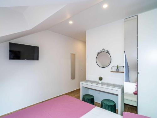 Apartment & Rooms Papa - Superior Double or Twin Room with Balcony and Partial Sea View Soba 1