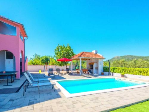 Holiday Home Marinela - Four Bedroom Holiday Home with Swimming Pool