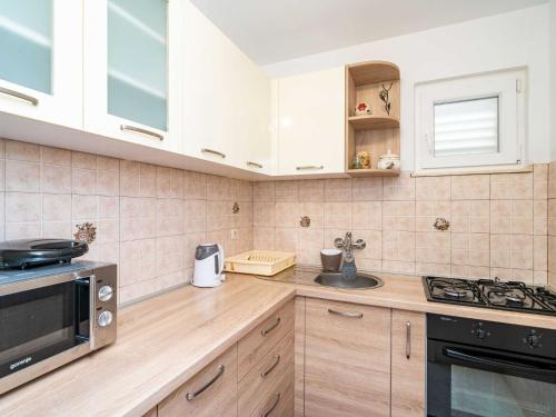 Apartment & Rooms Papa - Superior Double or Twin Room with Balcony and Partial Sea View Soba 1