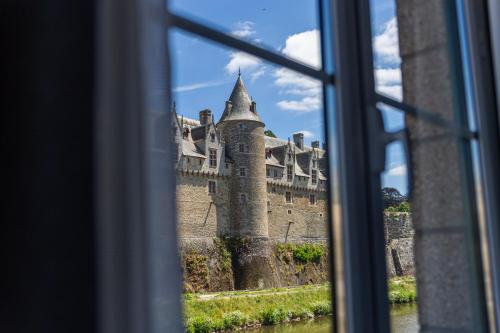 a view of a castle from a window at Hôtel Restaurant Du Château in Josselin