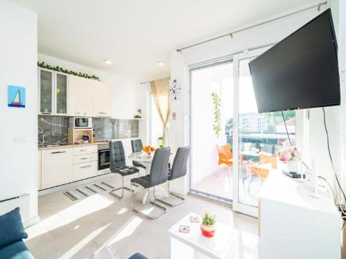 Apartment Anka - One Bedroom Apartment with Terrace
