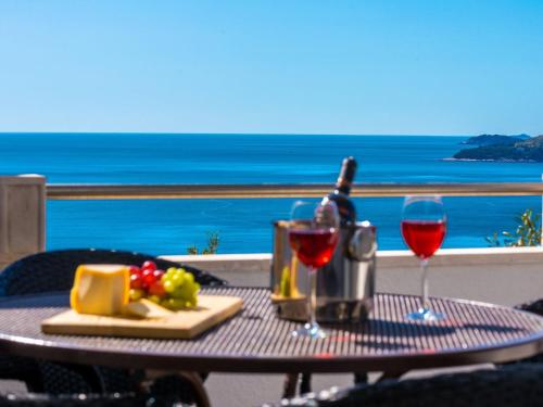 Apartments Maris-Two Bedroom Apartment with Terrace and Sea View-address Plat 21