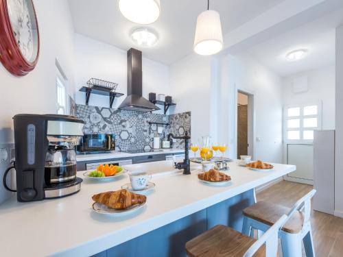 Apartments Maris-Two Bedroom Apartment with Terrace and Sea View-address Plat 21