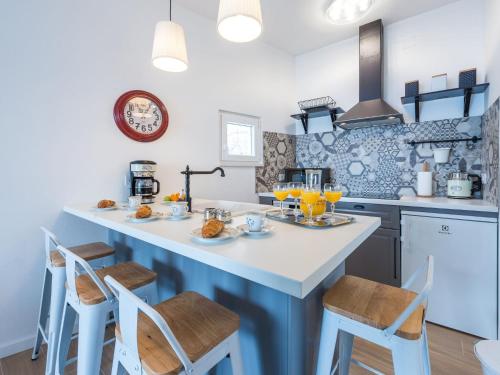 Apartments Maris-Two Bedroom Apartment with Terrace and Sea View-address Plat 21