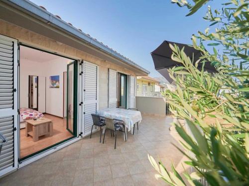 Apartments Vujina - Premium Studio Apartment with Terrace 1 Petra