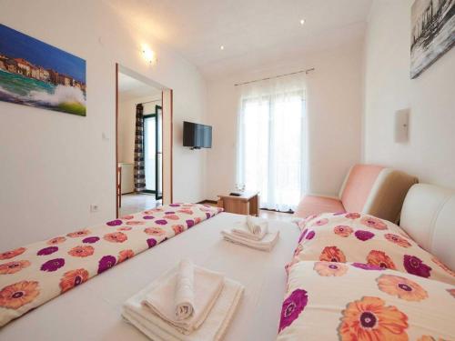 Apartments Vujina - Premium Studio Apartment with Terrace 1 Petra