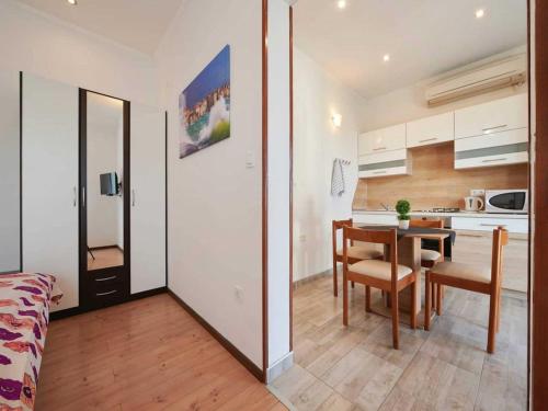 Apartments Vujina - Premium Studio Apartment with Terrace 1 Petra