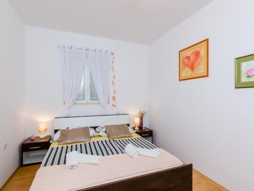 Apartment Antej - One Bedroom Apartment with Terrace and City View